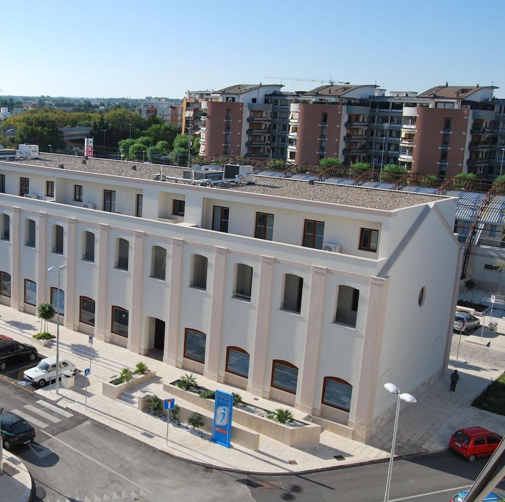 Residence Трані Екстер'єр фото